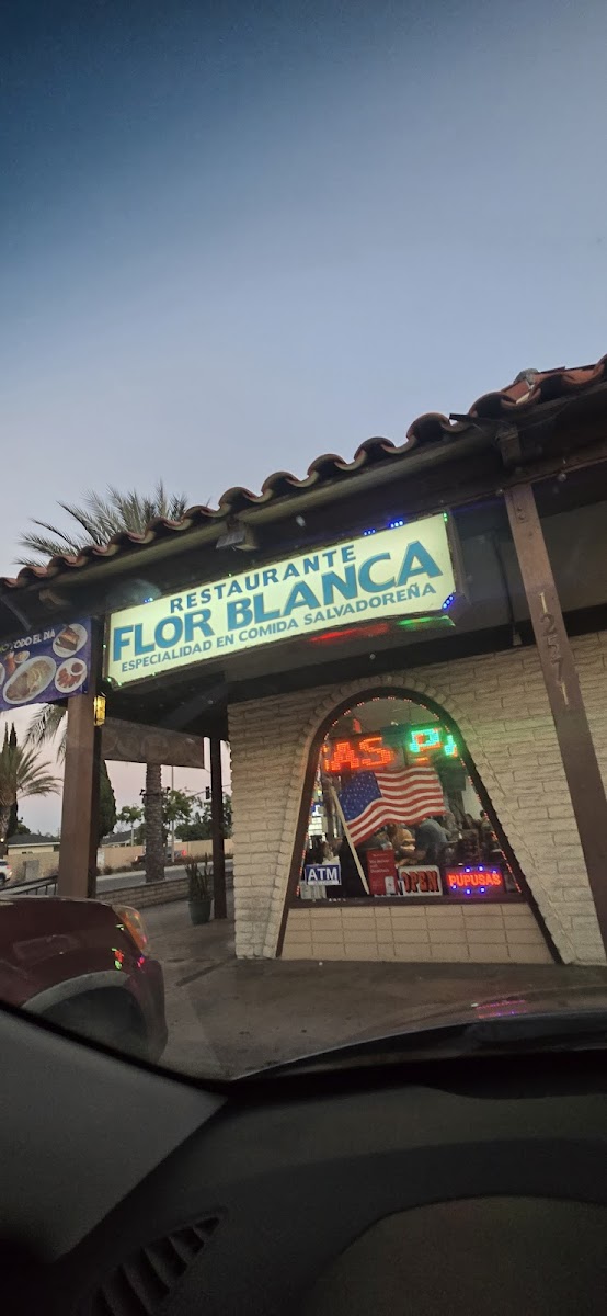 Pupuseria Flor Blanca